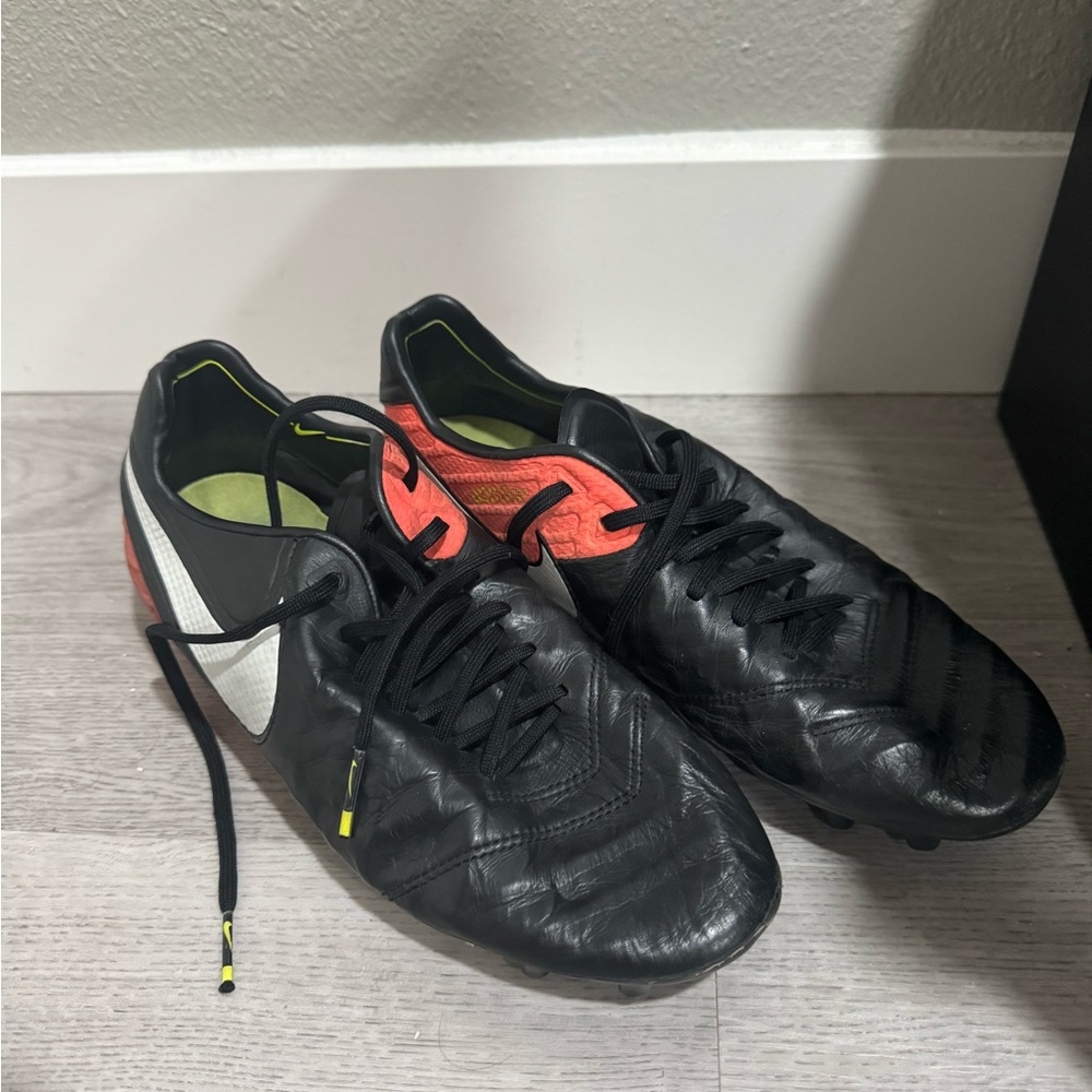Nike tiempo legend soccer cleats